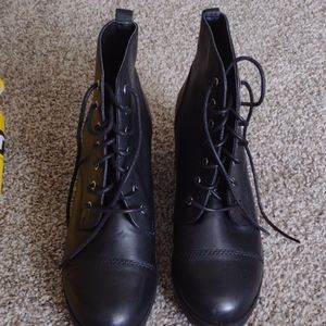 STEVE MADDEN BLACK LACE UP COMBAT BOOTS